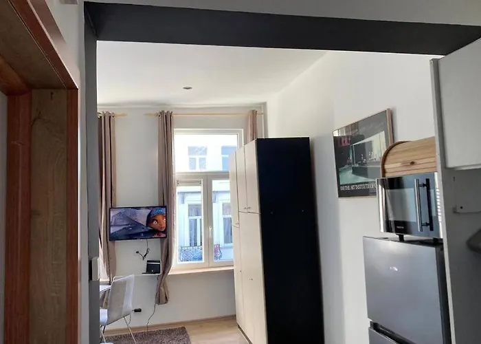 Magnifique Studio Au 2Eme Etage, A Proximite De La Gare Du Midi!