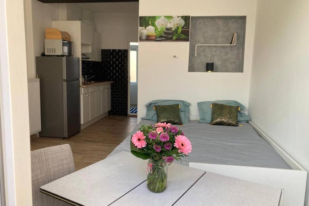 Appartement Magnifique Au 2eme Etage, A Proximite De La Gare Du Midi! *